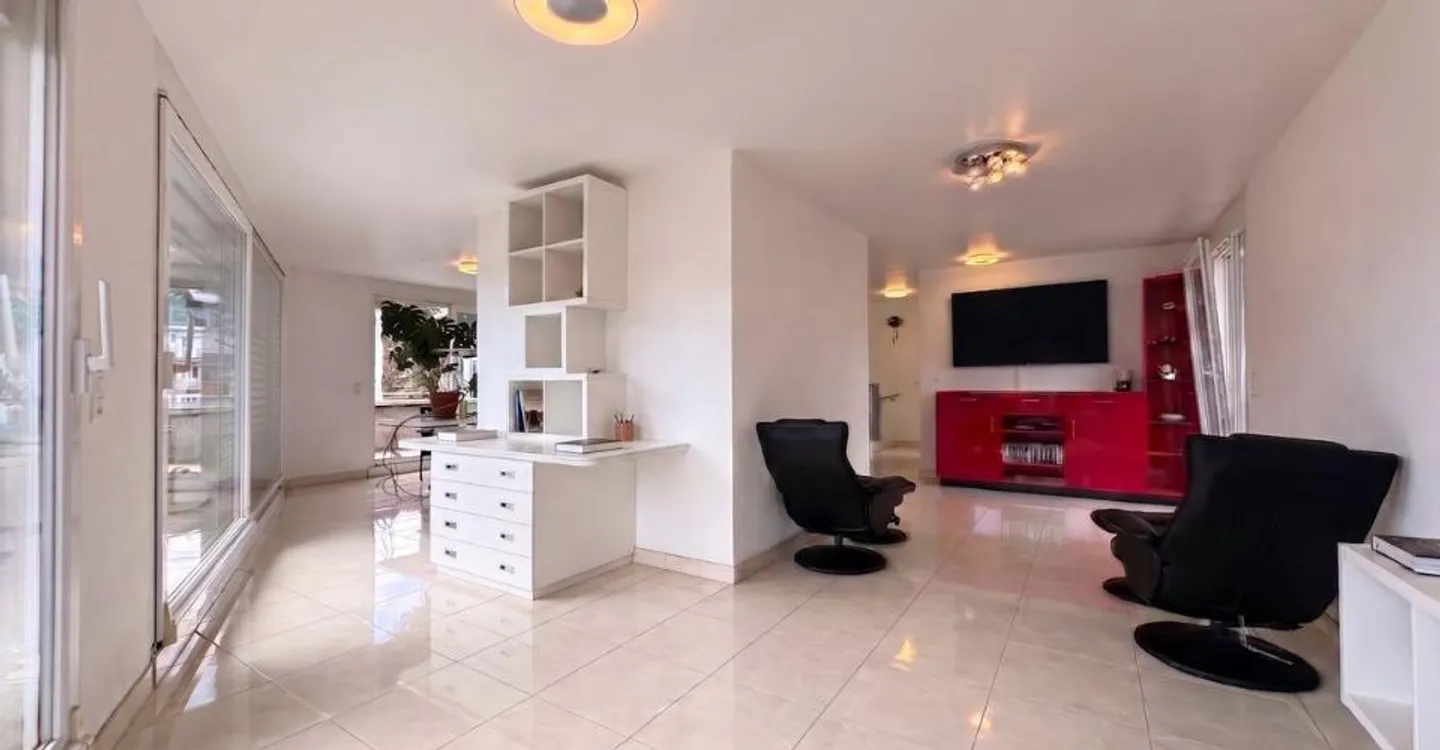 Stunning Attic Apartment with Views - Photo 5 of 12