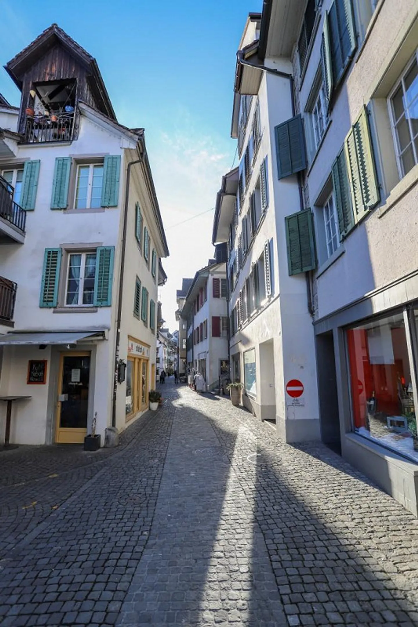 Attractive residential and commercial building in the old town of Rapperswil - Photo 3 of 12