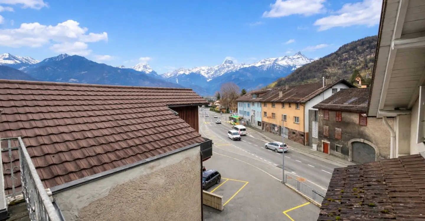 Rare object - Charming triplex 4.5 rooms in the heart of the old village of Collombey - Photo 1 of 11