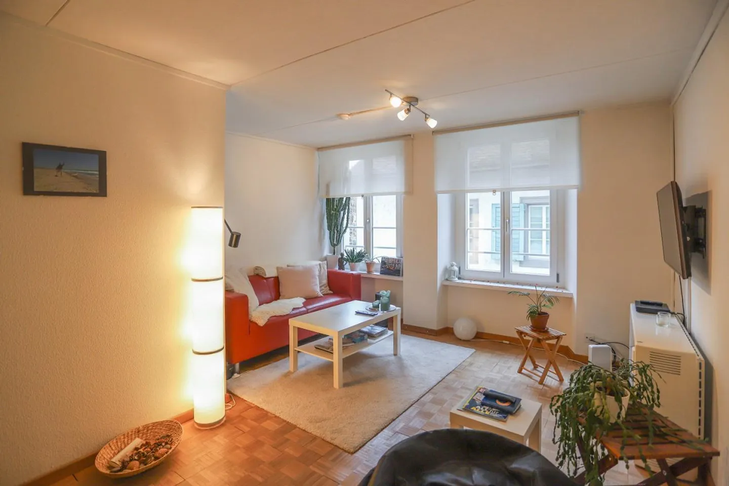 Attractive residential and commercial building in the old town of Rapperswil - Photo 4 of 12