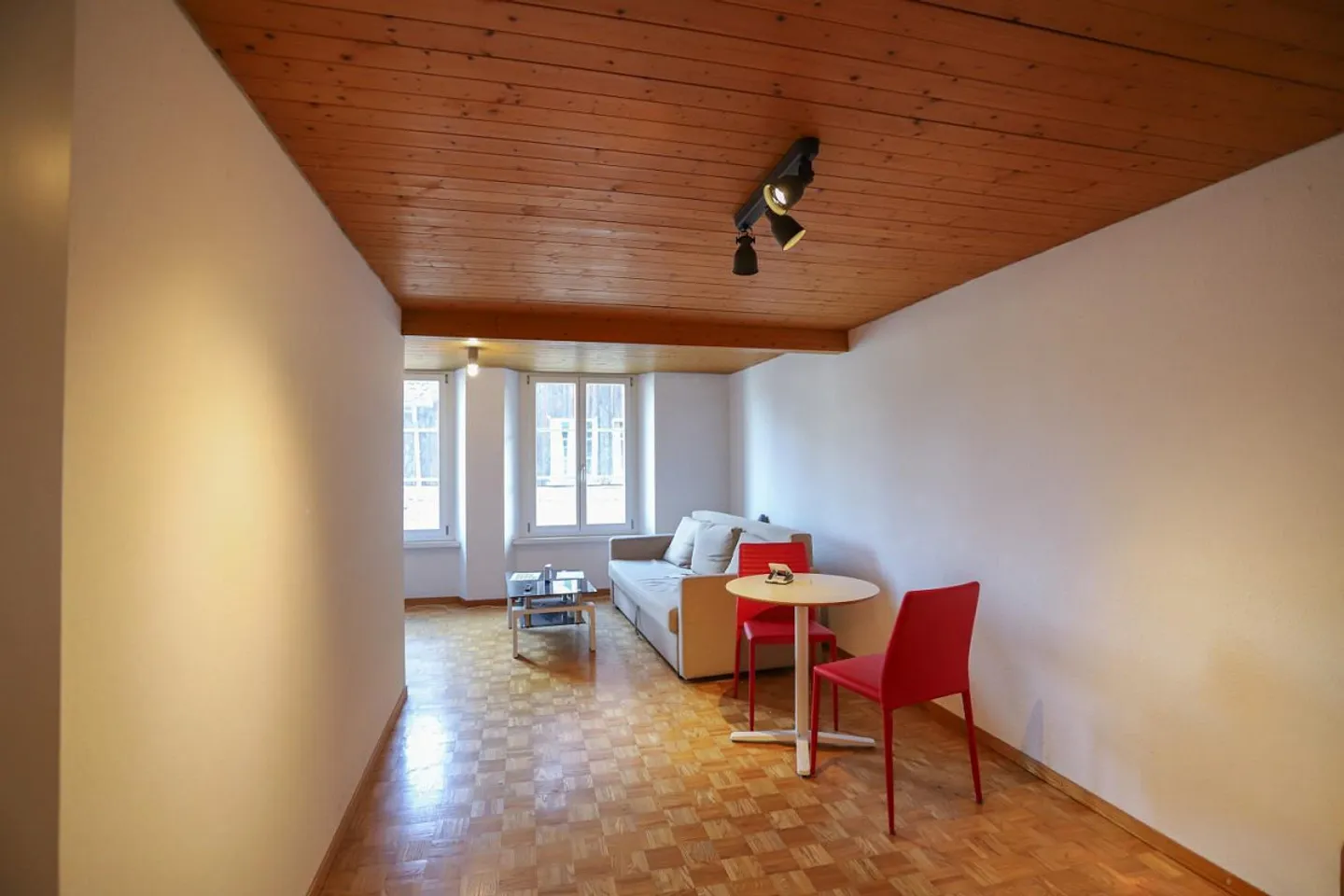 Attractive residential and commercial building in the old town of Rapperswil - Photo 6 of 12