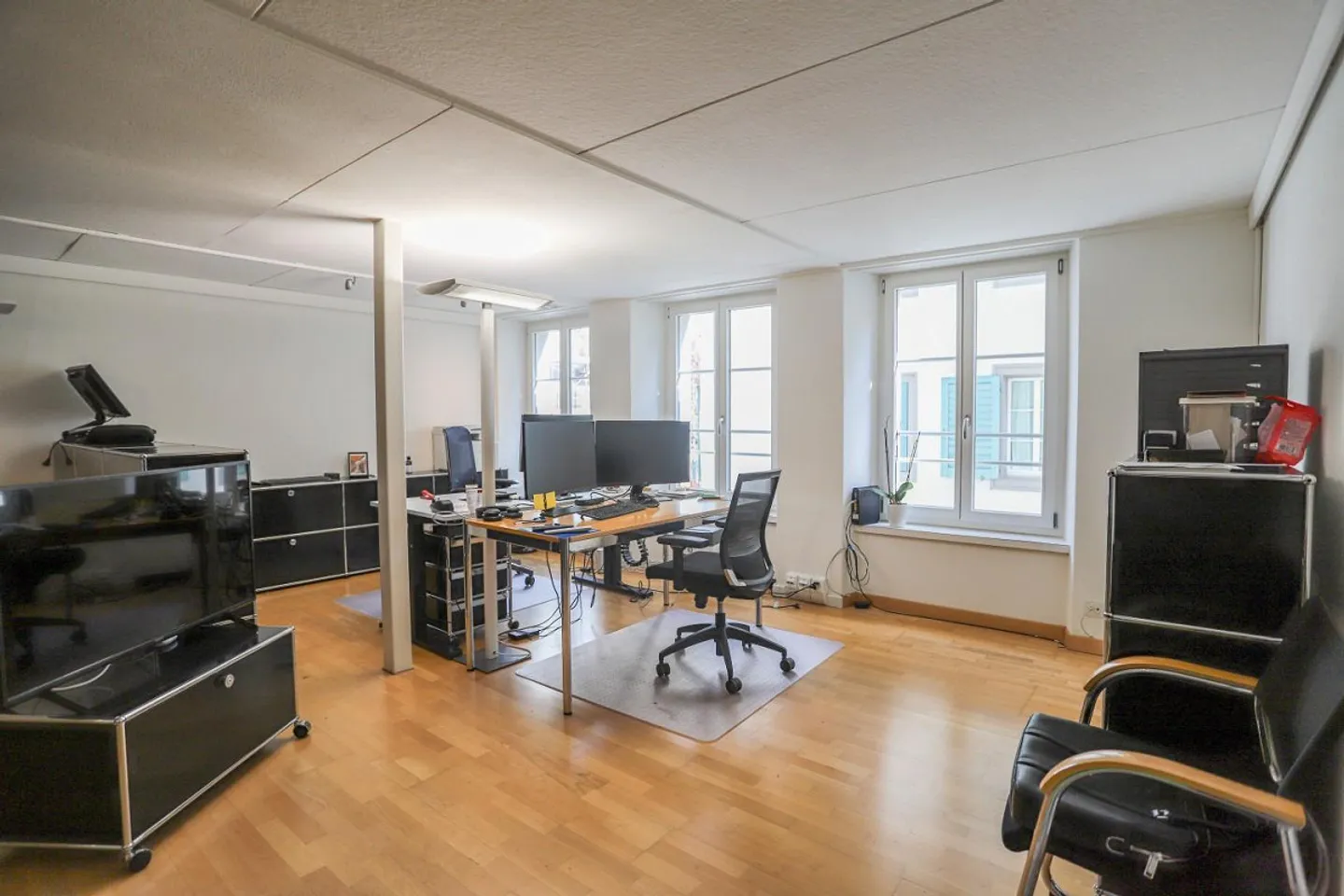 Attractive residential and commercial building in the old town of Rapperswil - Photo 11 of 12