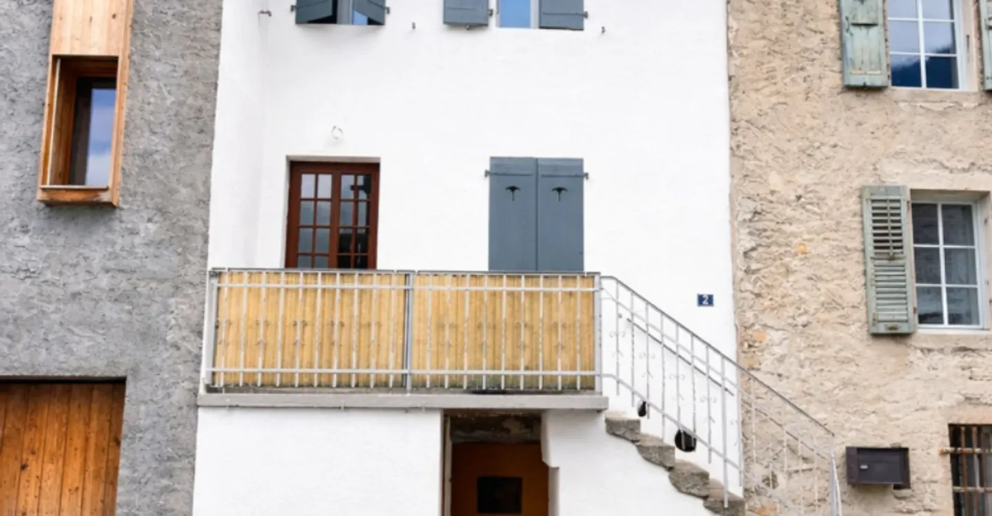 Rare object - Charming triplex 4.5 rooms in the heart of the old village of Collombey - Photo 2 of 11