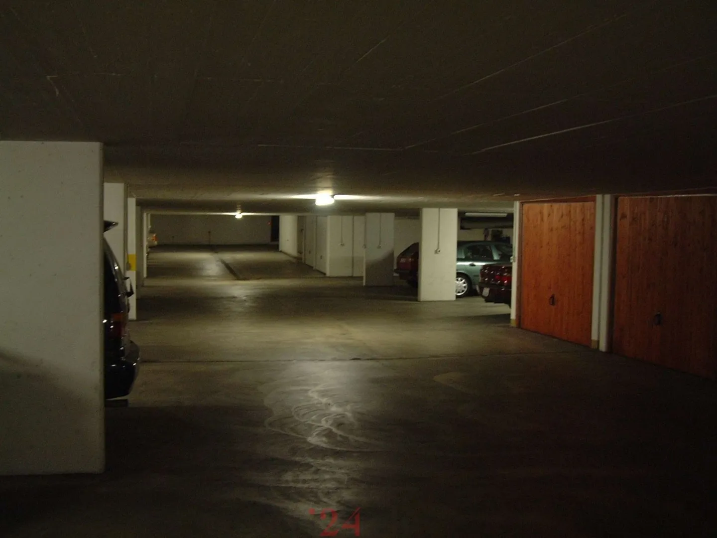 Tiefgaragenplatz Nr. 13 Mürtschenstrasse Buttikon - Foto 3 di 3