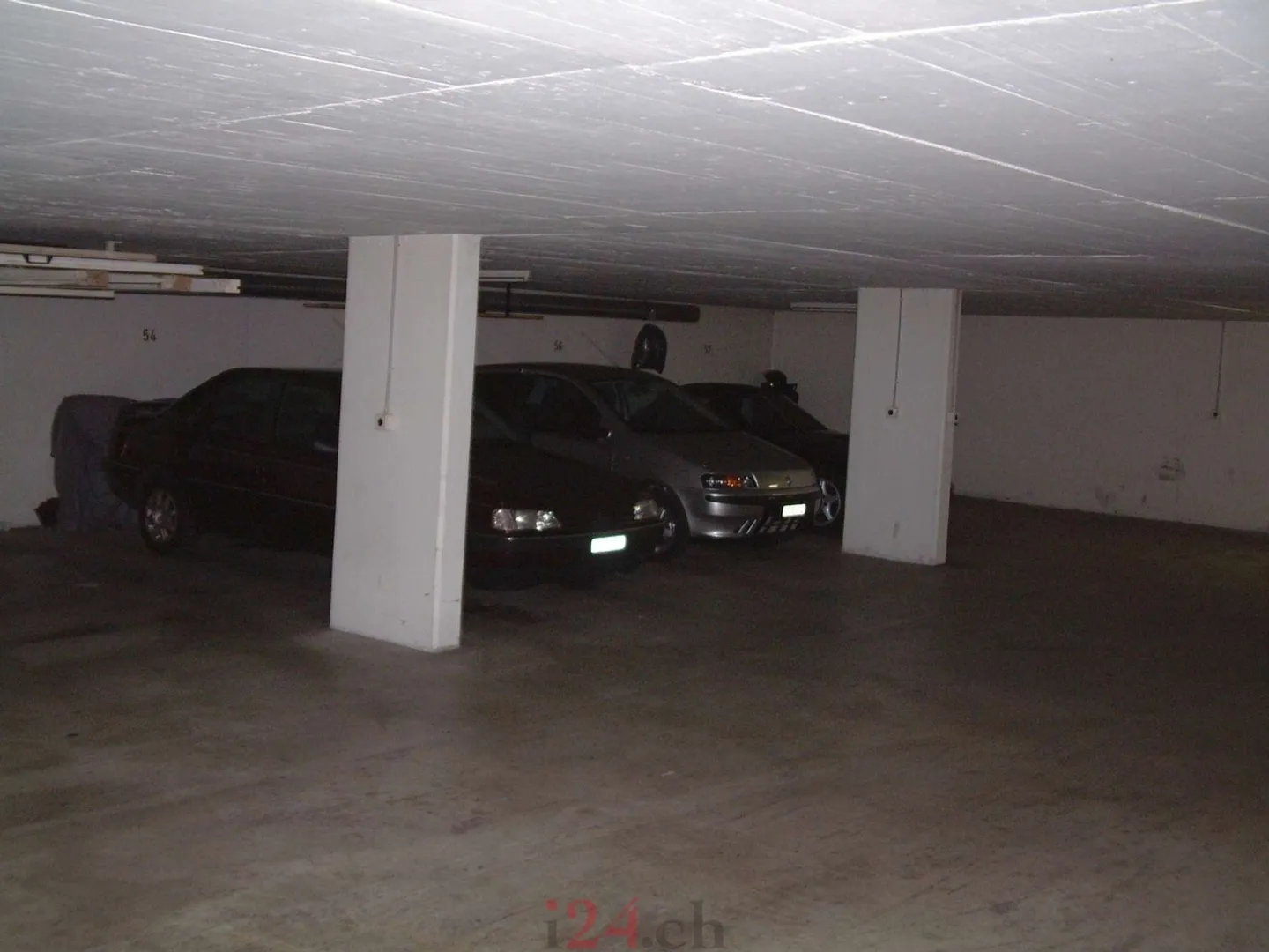Tiefgaragenplatz Nr. 13 Mürtschenstrasse Buttikon - Foto 1 di 3