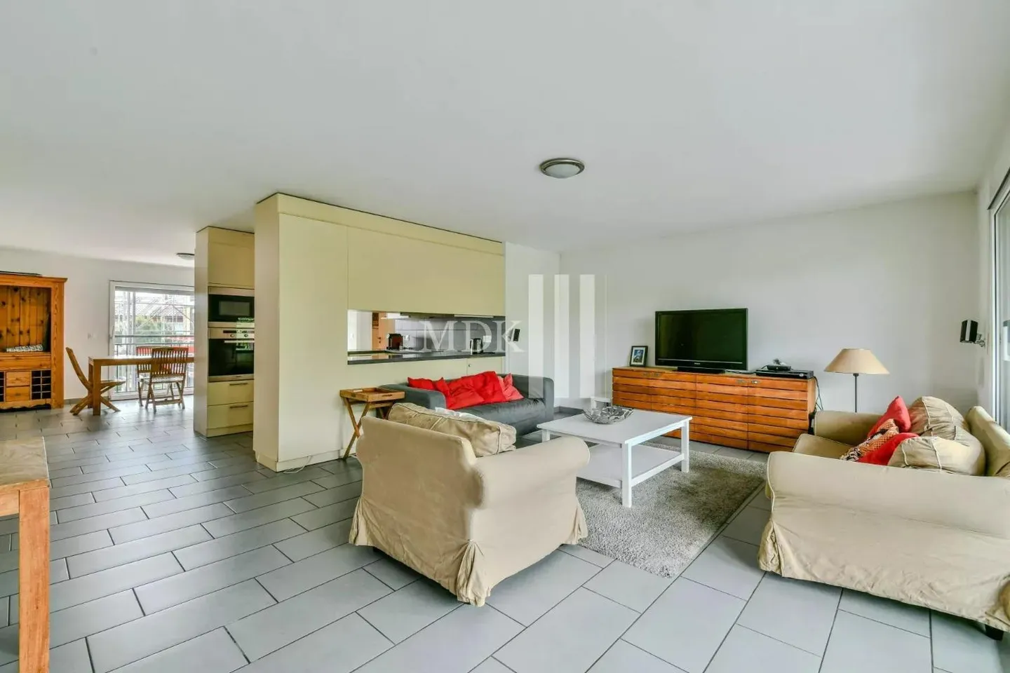 Appartement lumineux avec vue sur le port - Photo 2 sur 13