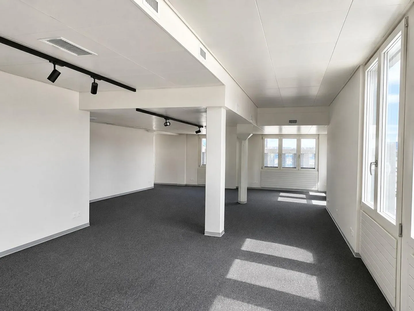 Ufficio pronto all'uso nell'edificio City Pop - Foto 1 di 5