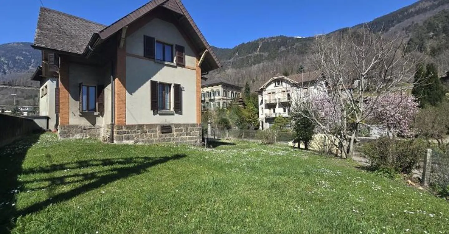 SPAZIOSA E SOLEGGIATA CON UN GRANDE GIARDINO - Foto 1 di 4