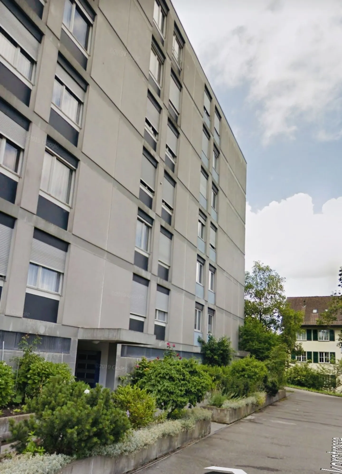 Place de parking dans le garage - Photo 1 sur 1