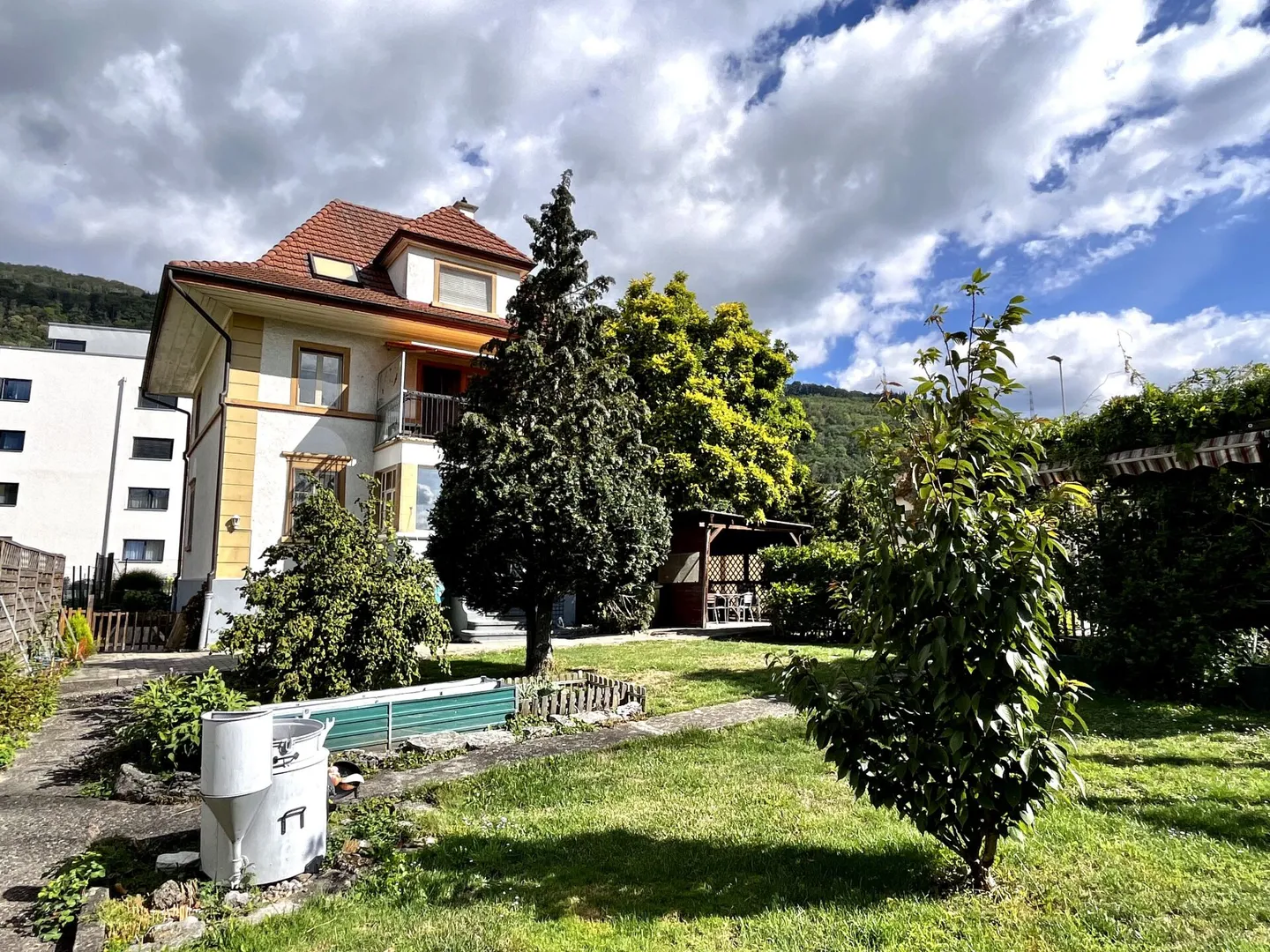 Interessante casa per 3 famiglie - Foto 2 di 10