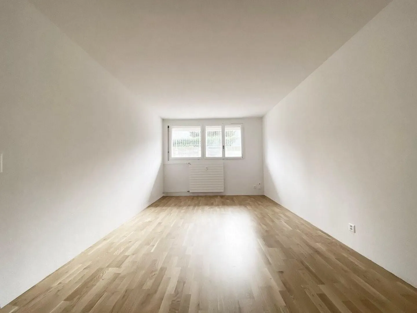 Versatile commercial space for rent! - Photo 4 of 5