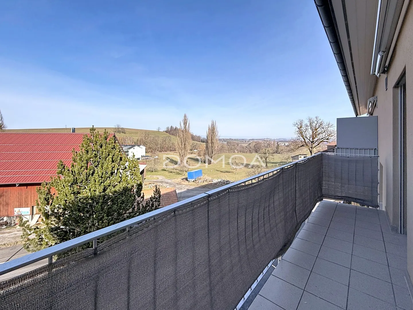 3.5-room apartment on the top floor with unobstructed view - Photo 8 of 11