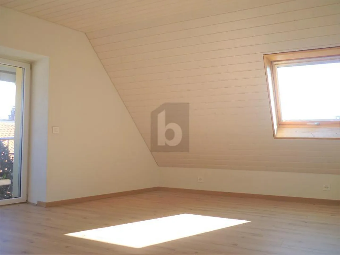 CHARM AND MODERNITY UNDER ROOFS - Photo 5 of 6