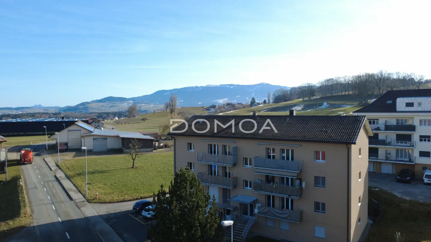 3.5-room apartment on the top floor with unobstructed view - Photo 9 of 11