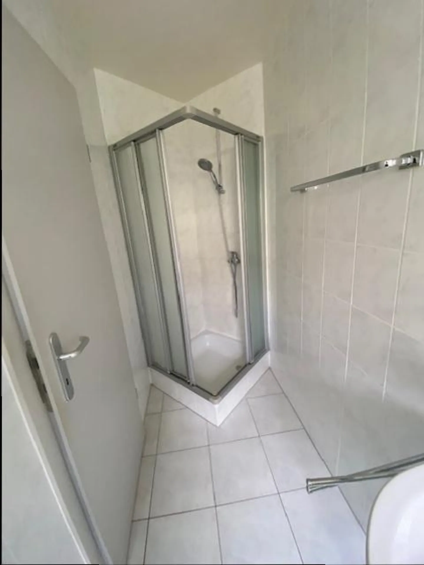 Beautiful 3.5-room apartment (87 m2) - Mont-sur-Rolle - Lake view - Photo 5 of 12