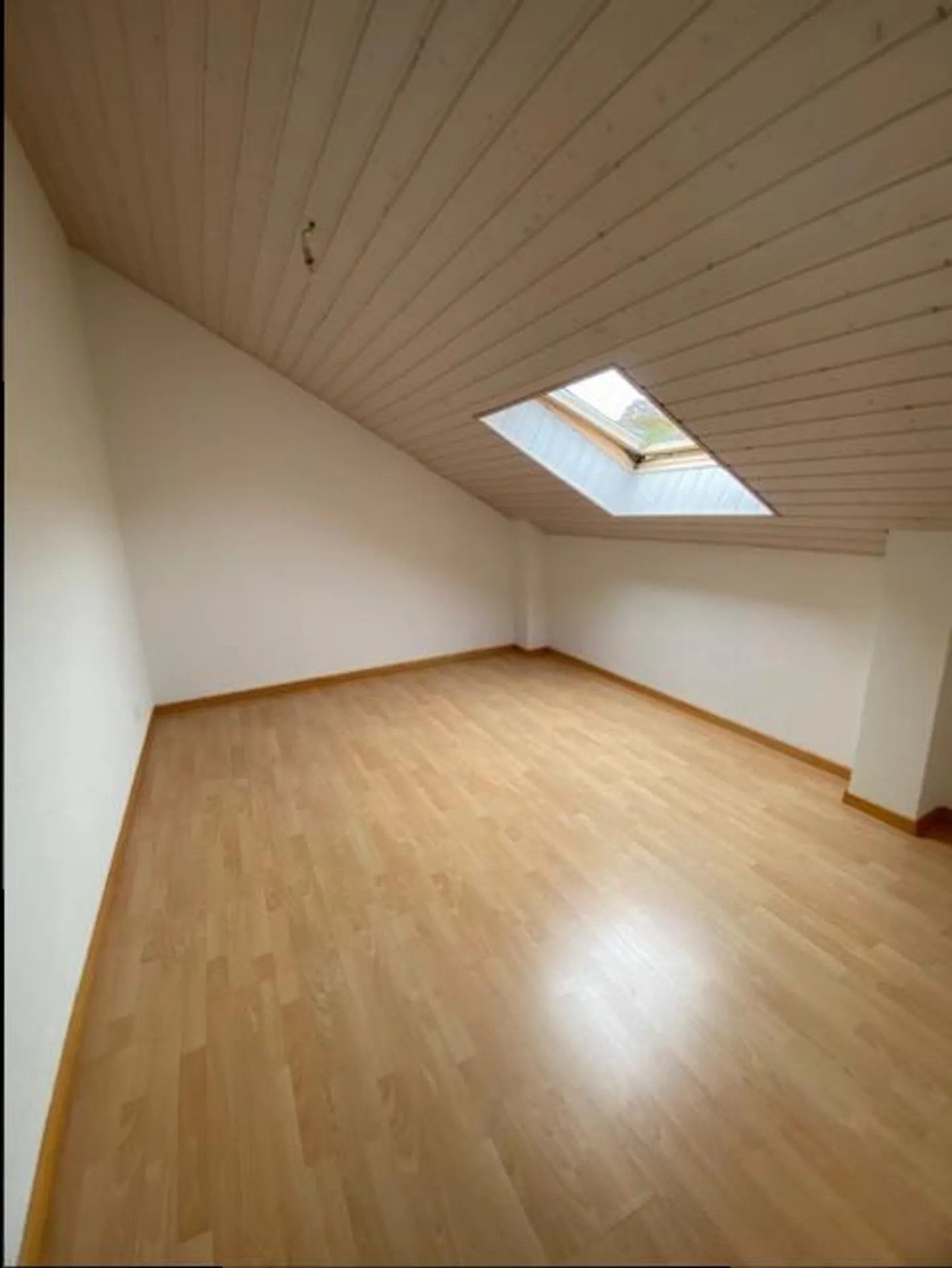 Beautiful 3.5-room apartment (87 m2) - Mont-sur-Rolle - Lake view - Photo 6 of 12