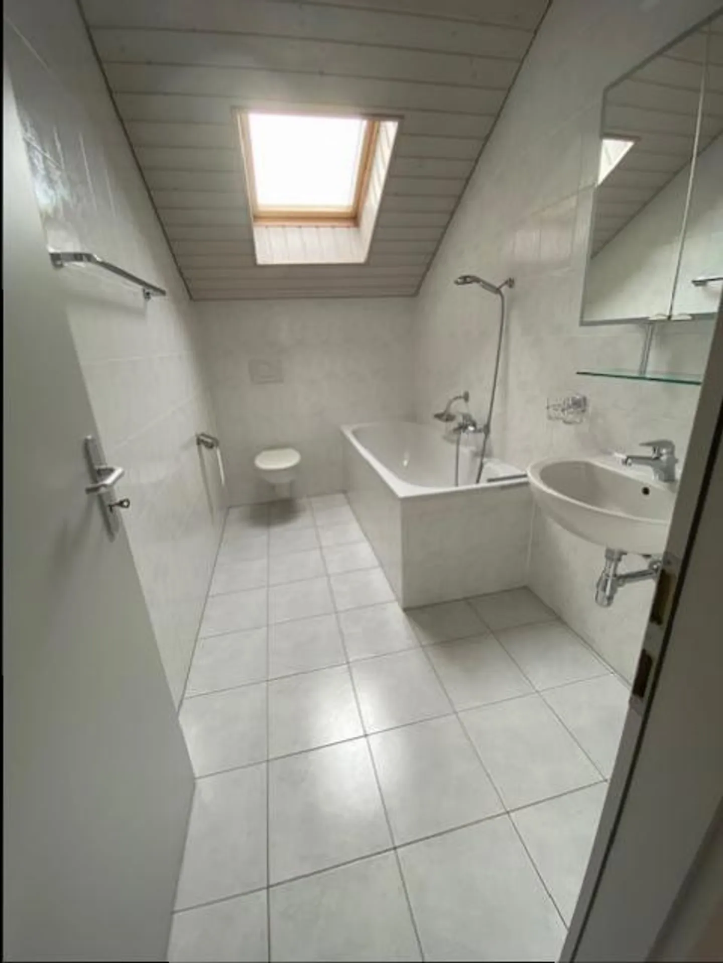 Beautiful 3.5-room apartment (87 m2) - Mont-sur-Rolle - Lake view - Photo 8 of 12