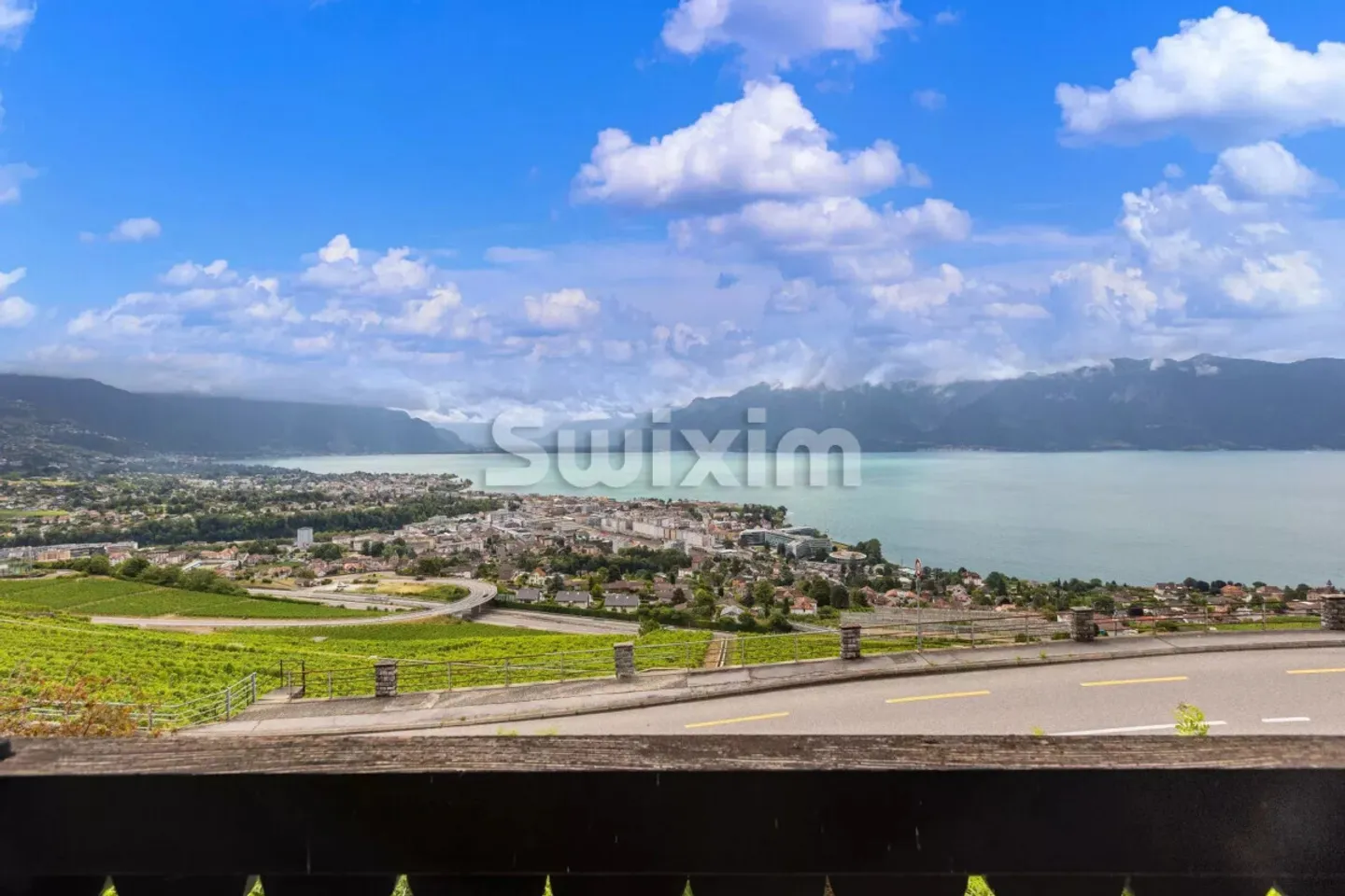 Très beau duplex avec 6,5 pièces et vue sur le lac ! - Photo 1 sur 7