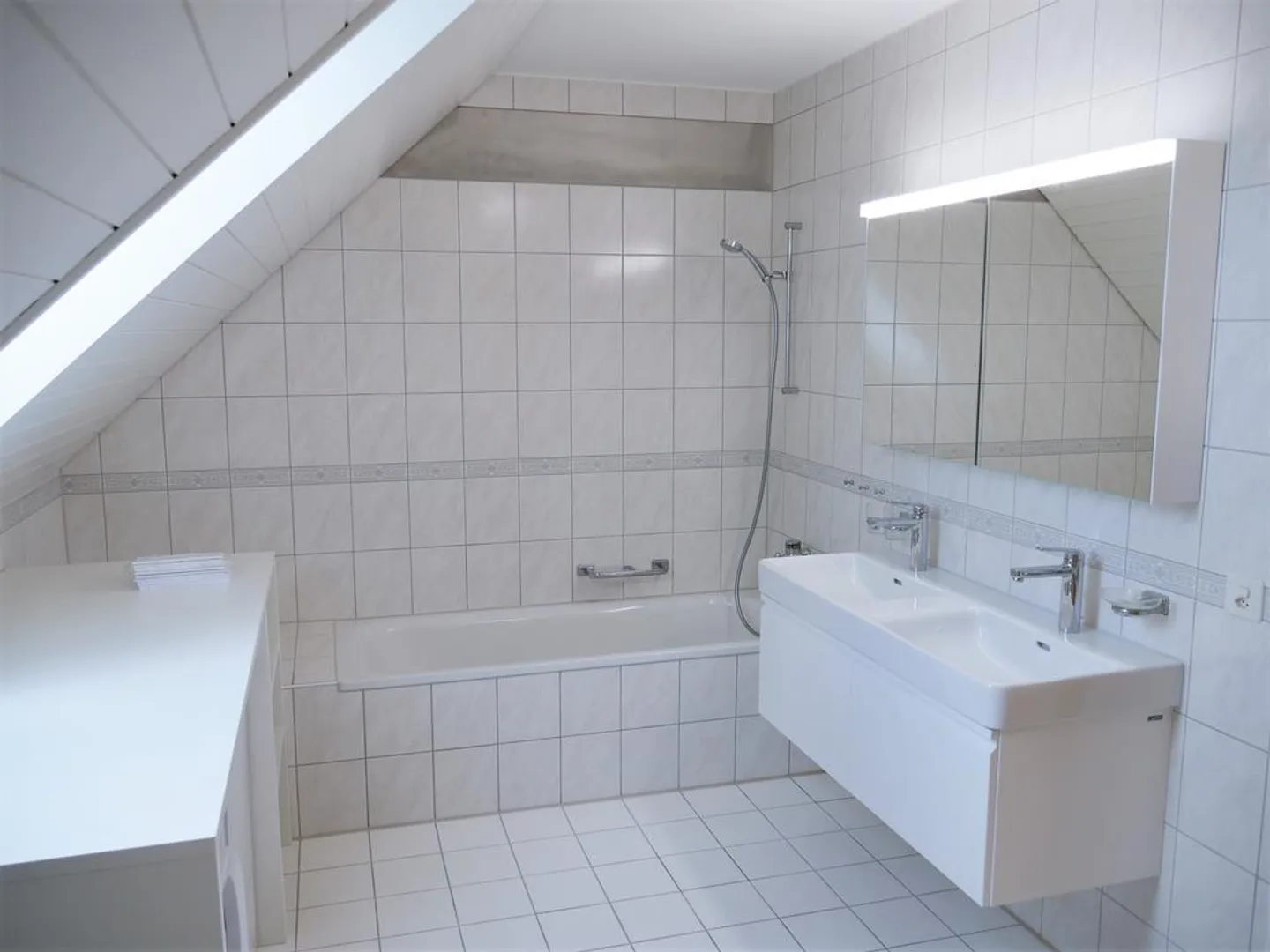 Appartement en duplex attrayant de 4,5 pièces - Photo 10 sur 11