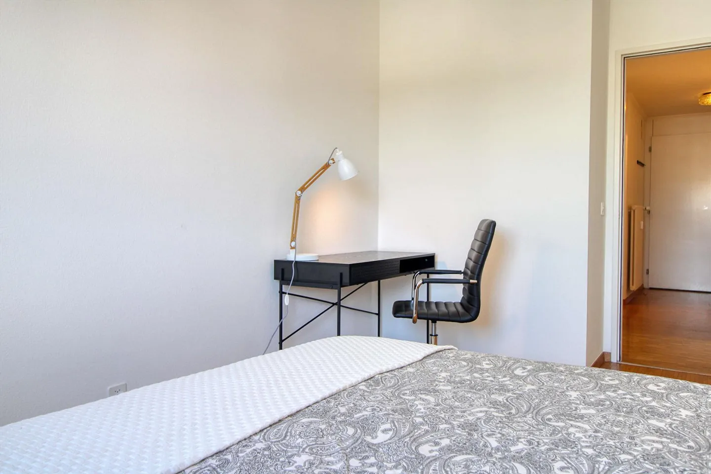 Elegant coliving with stunning views of the lake and mountains - Photo 4 of 22