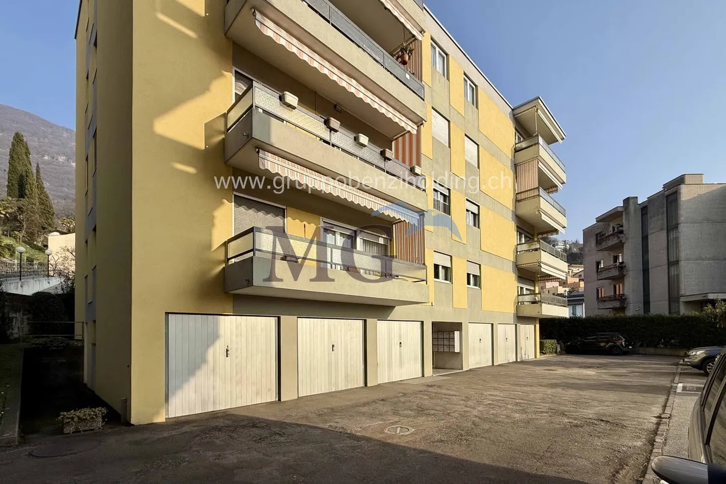 Apartment with 3.5 rooms on the top floor in a residential area - Photo 5 of 20
