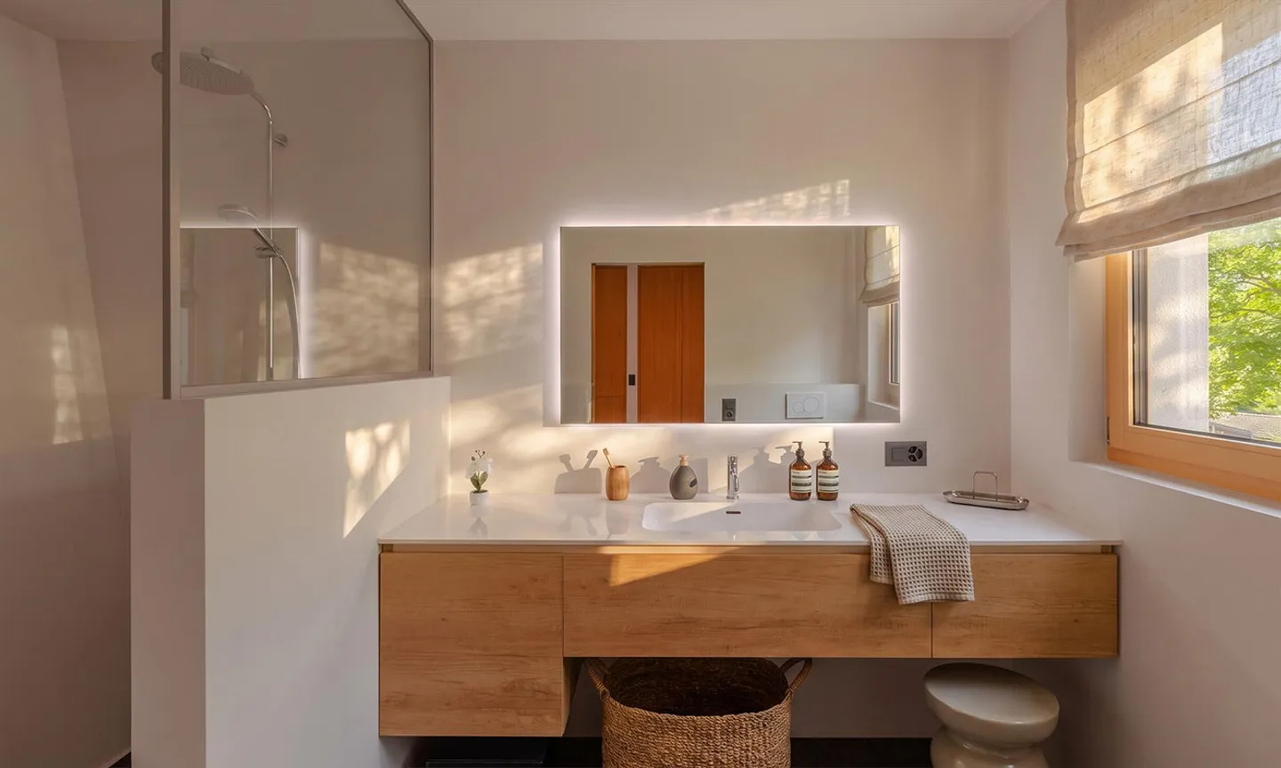 NOUVELLE MAISON DE 3.5 PIÈCES AVEC JARDIN ET DÉPENDANCE À BRENO - Photo 6 sur 9
