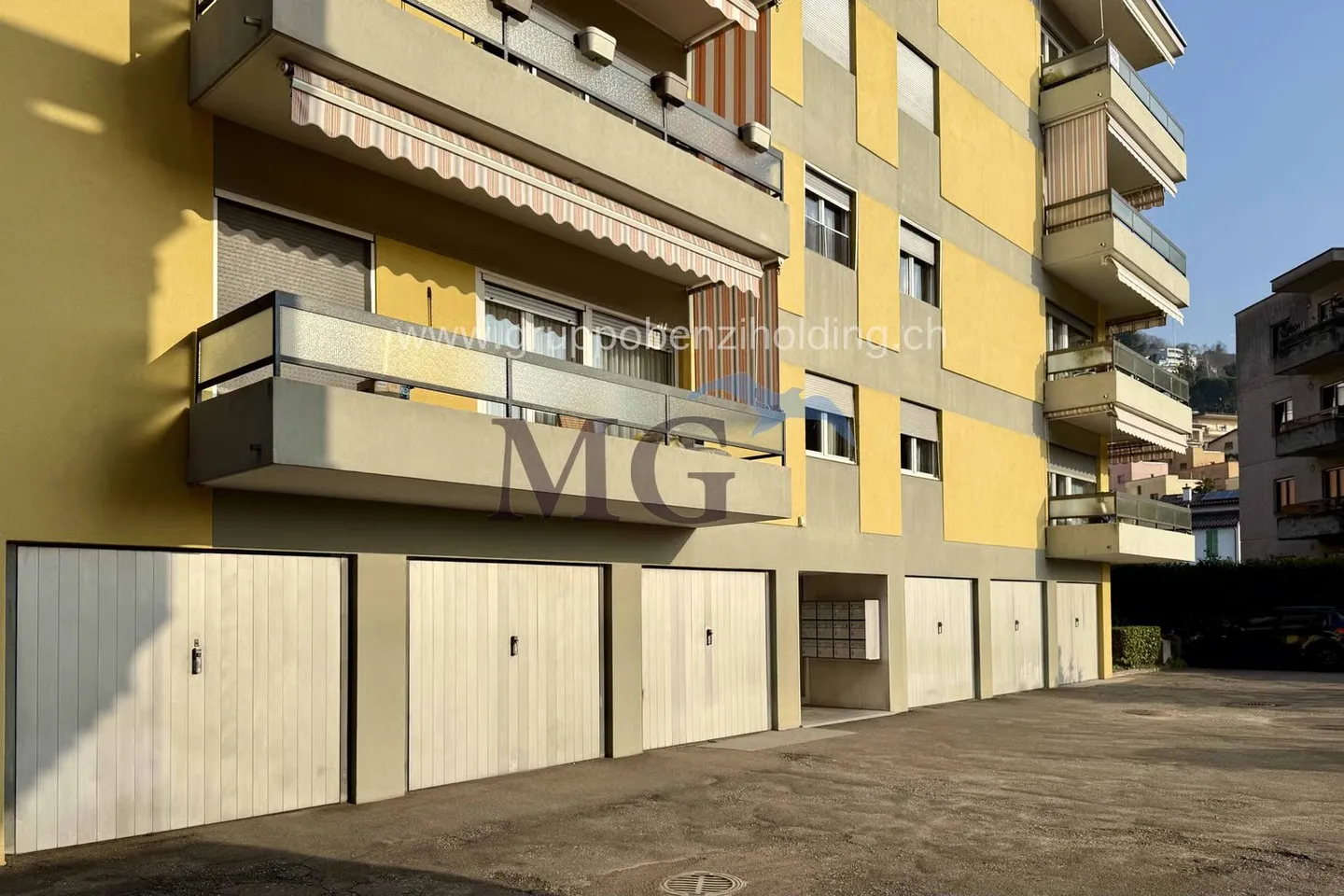 Apartment with 3.5 rooms on the top floor in a residential area - Photo 14 of 20
