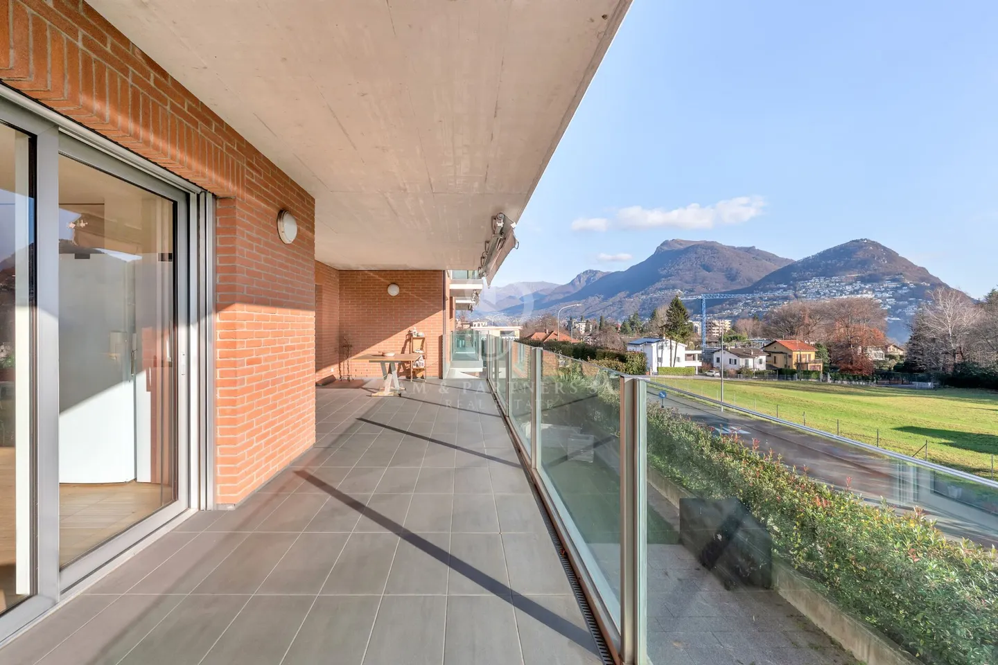 Elegante Wohnung mit Garten - Foto 2 von 16