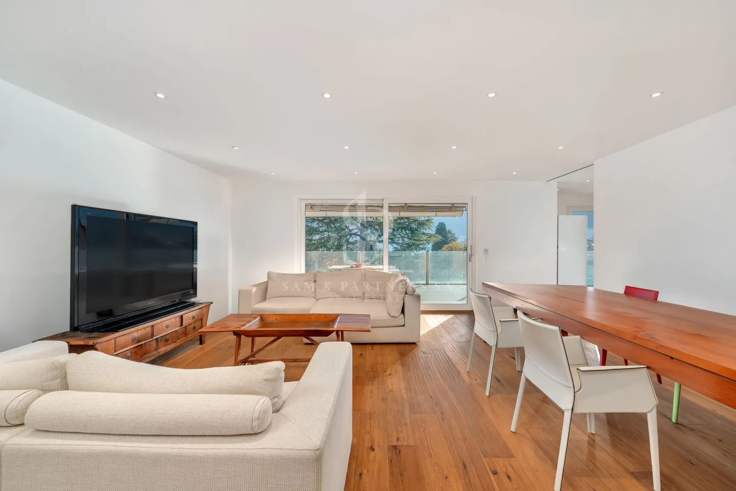 Elegante Wohnung mit Garten - Foto 3 von 16