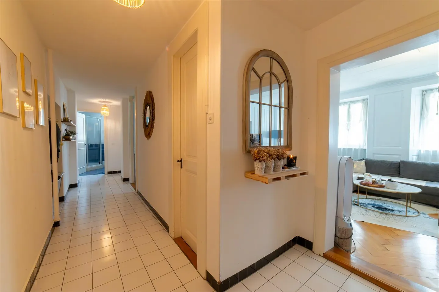 Appartement de caractère 3,5 pièces avec cachet et lumière naturelle - Photo 5 sur 13