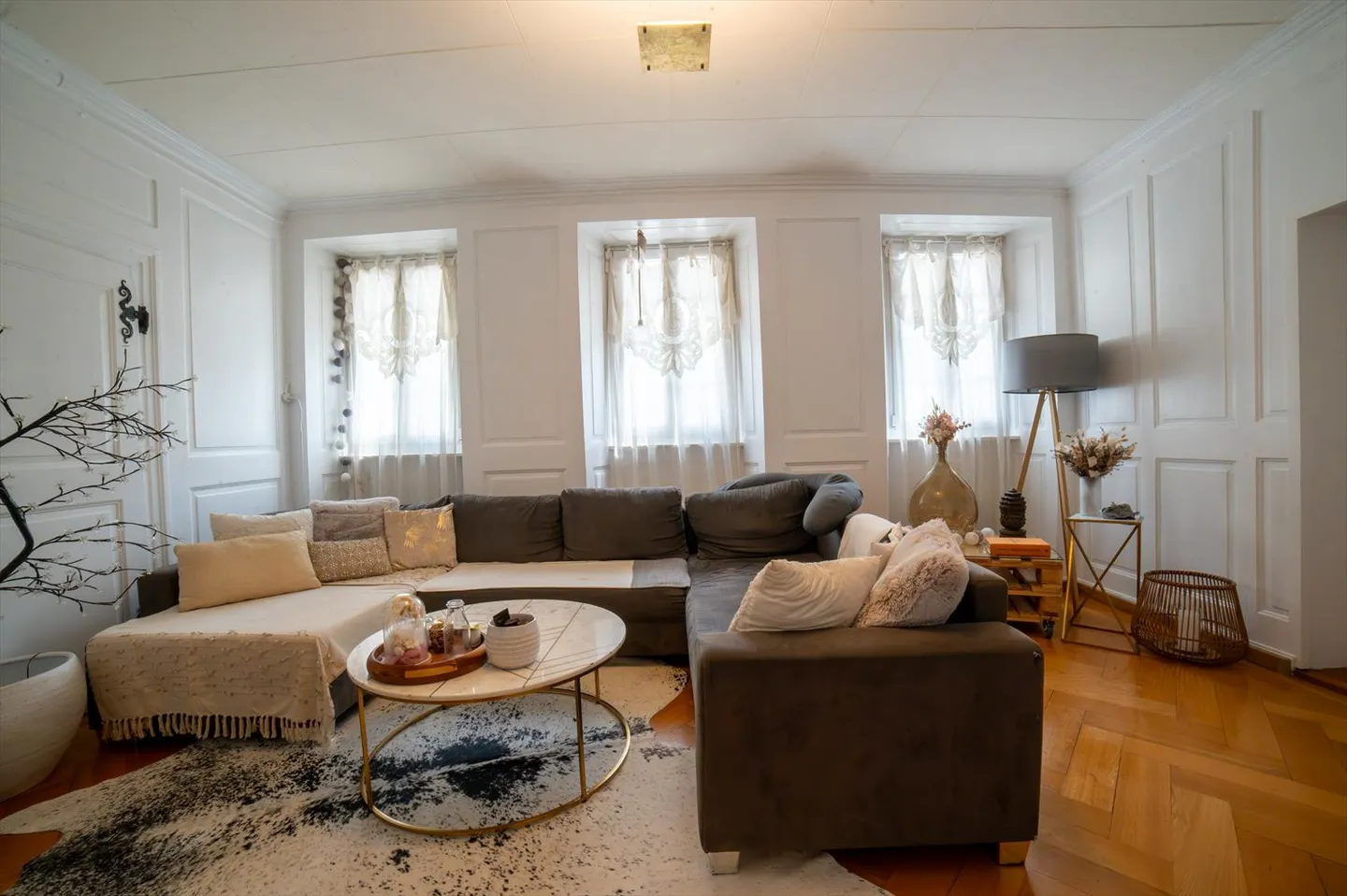 Appartement de caractère 3,5 pièces avec cachet et lumière naturelle - Photo 3 sur 13