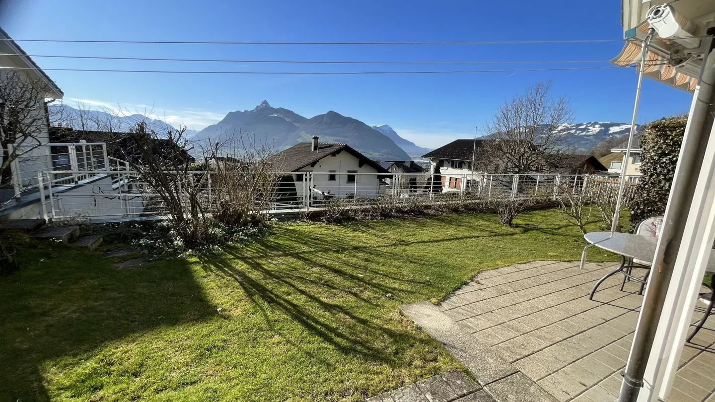 Maison de rangée de 5,5 pièces avec vue sur la montagne et le lac et garage double - Photo 3 sur 13