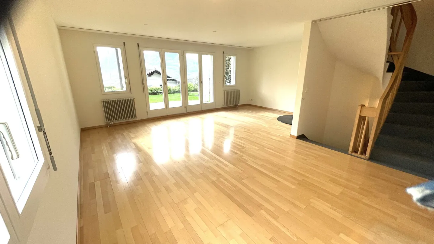 Maison de rangée de 5,5 pièces avec vue sur la montagne et le lac et garage double - Photo 4 sur 13