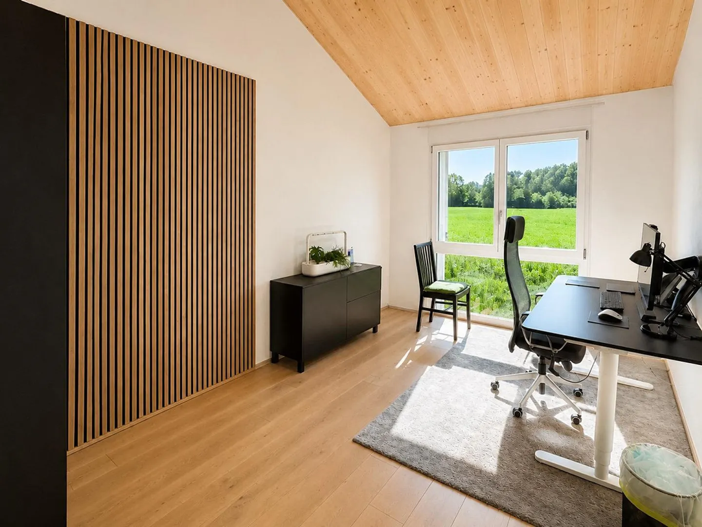 Come nuovo al confine del bosco – Casa di 5,5 stanze con giardino e doppio garage - Foto 5 di 17