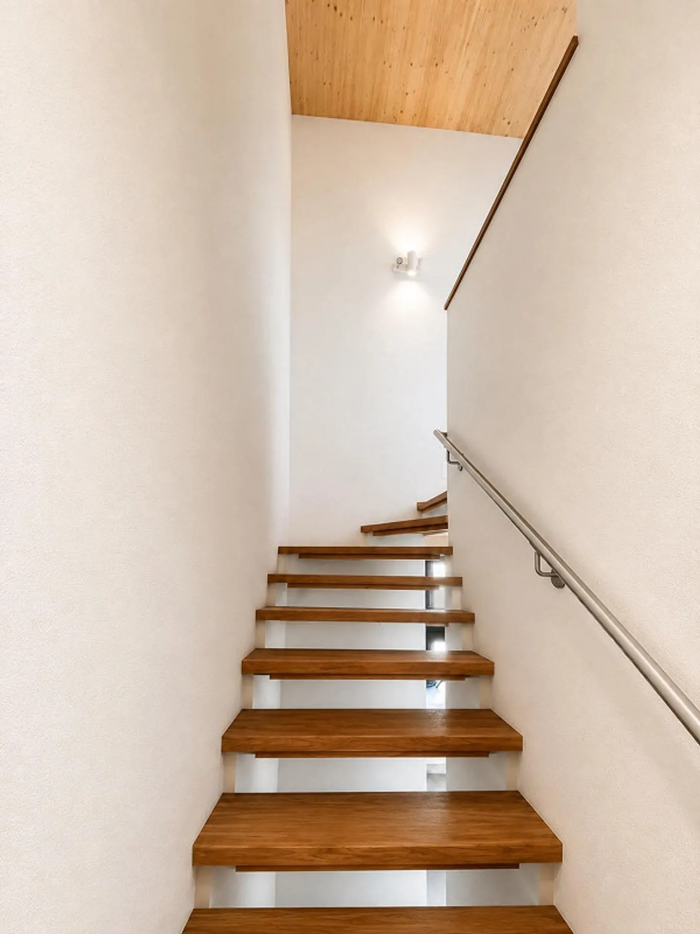 Come nuovo al confine del bosco – Casa di 5,5 stanze con giardino e doppio garage - Foto 6 di 17