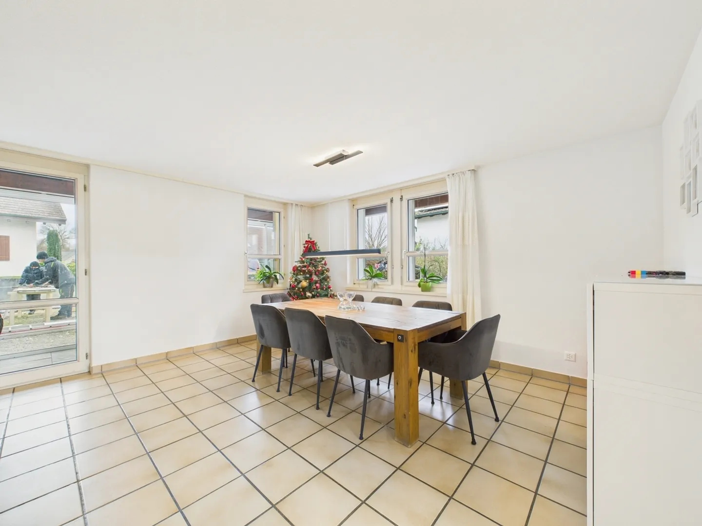 Spacious 6-Room Semi-Detached Family House with Garden in Eiken - Photo 4 of 13