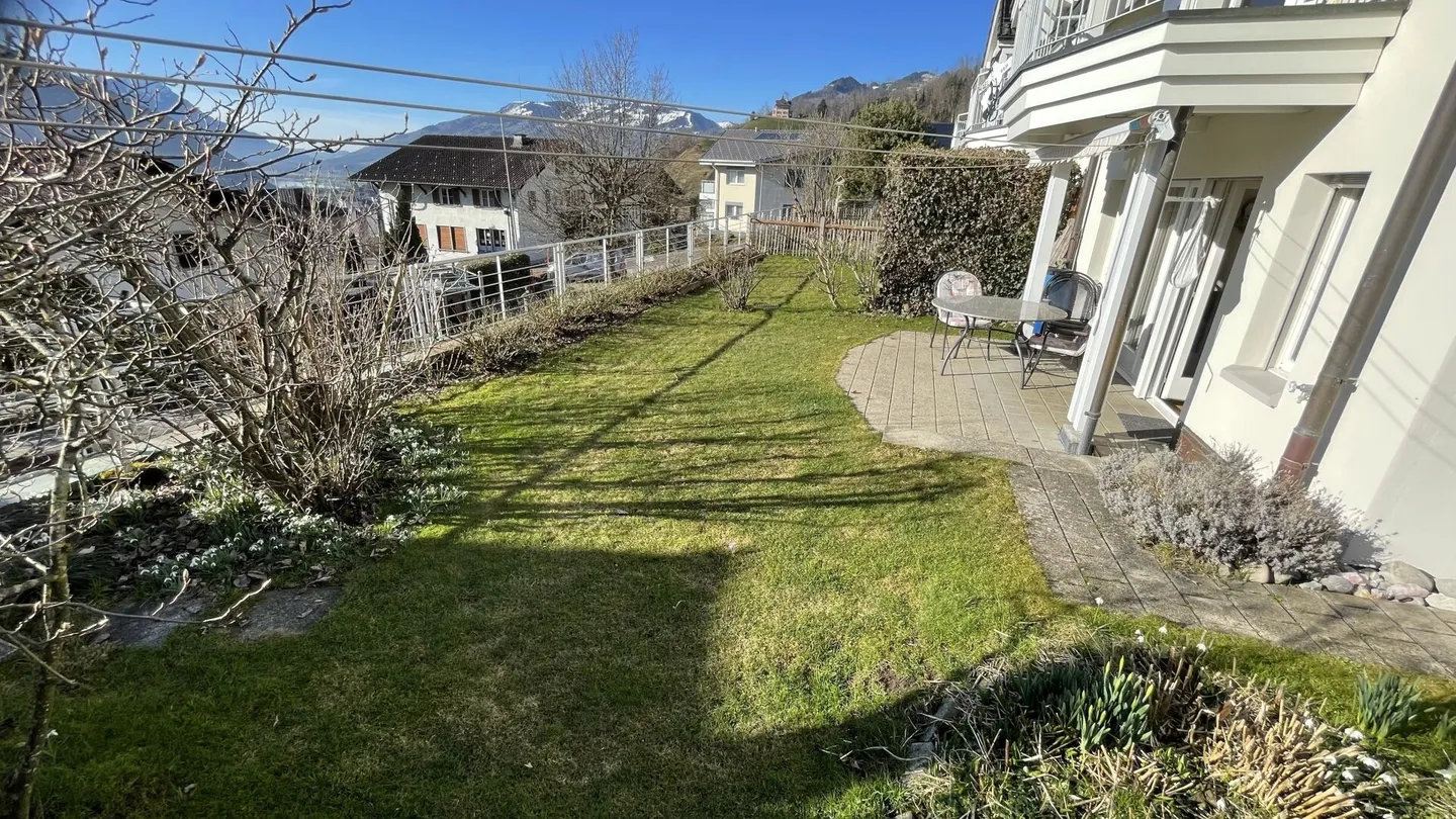 Maison de rangée de 5,5 pièces avec vue sur la montagne et le lac et garage double - Photo 13 sur 13