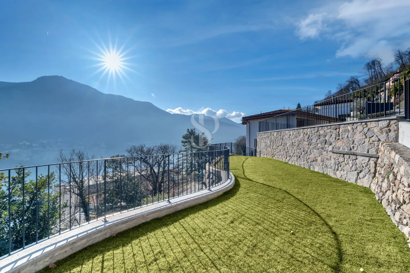 Villa moderna con vista lago - Foto 2 di 19