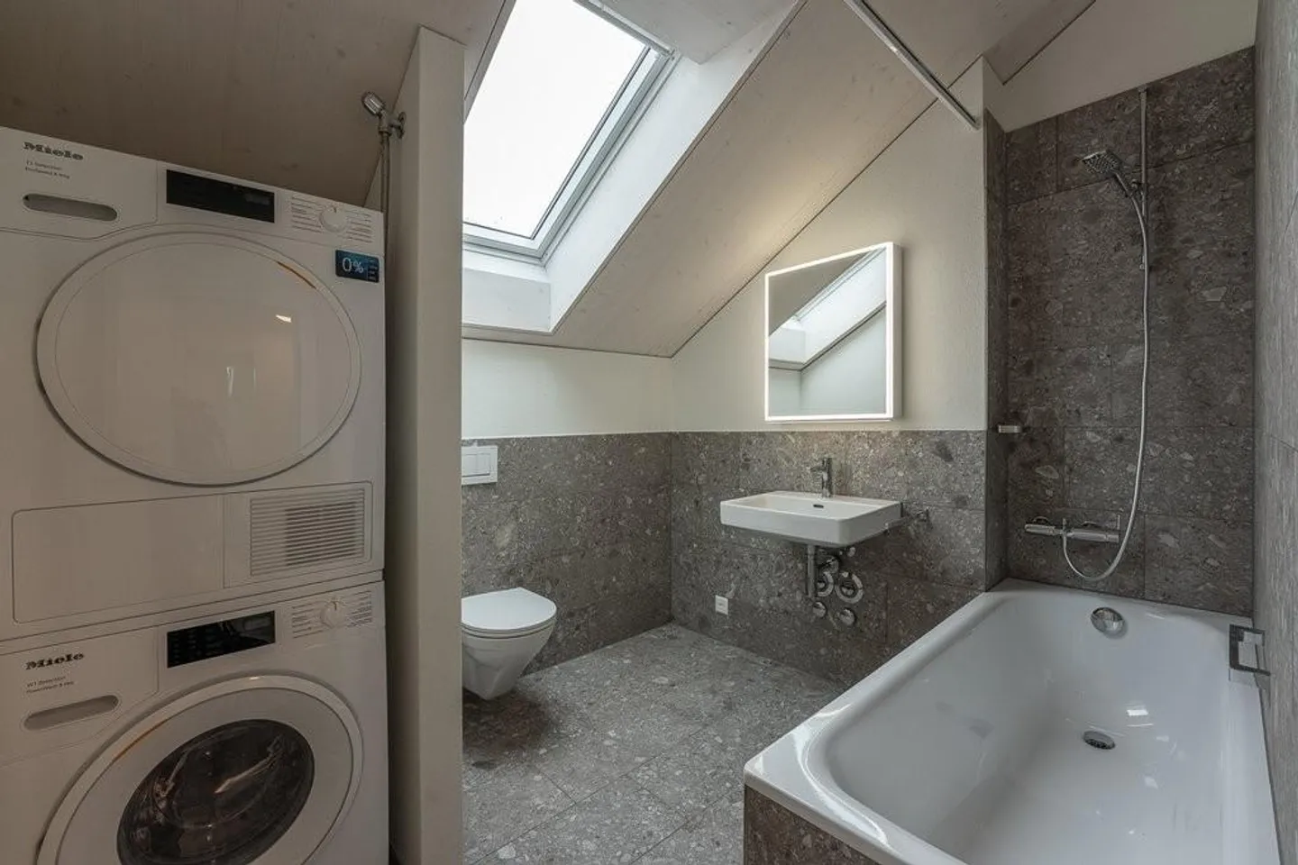 Moderne Attikawohnung mit Blick - Foto 7 von 8