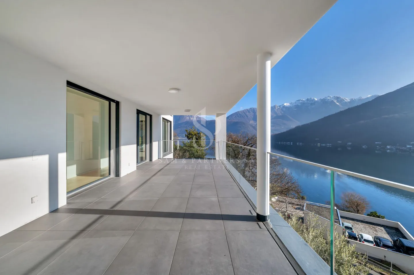 Villa moderna con vista lago - Foto 4 di 19