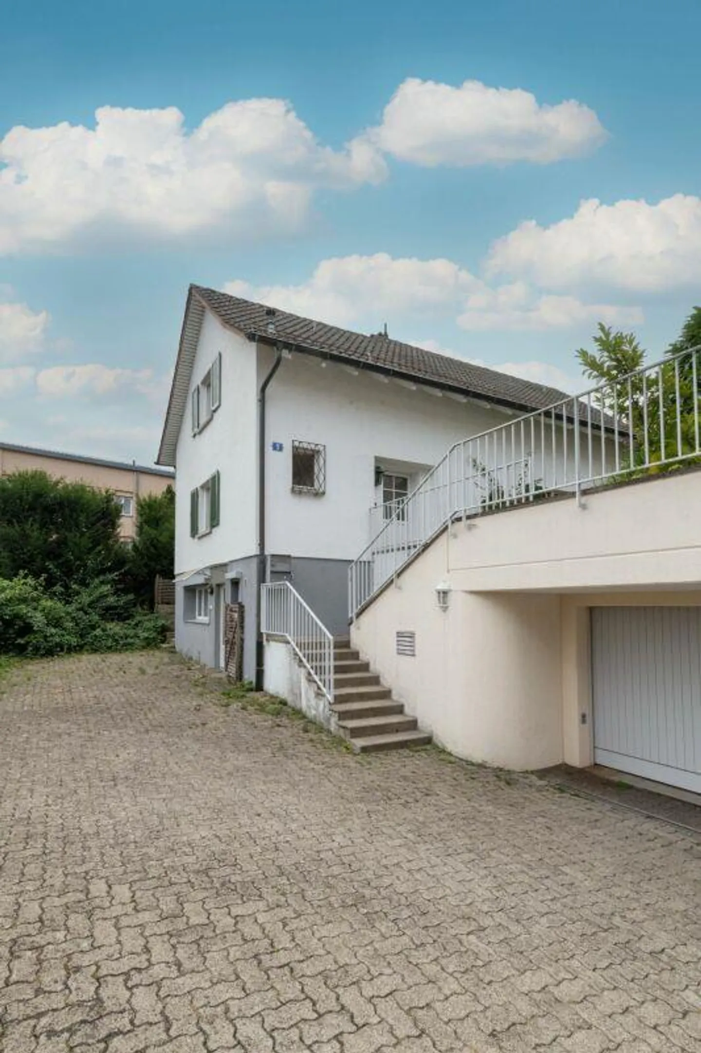 Casa 5.5 stanze in una posizione tranquilla e centrale con giardino, camino e molto spazio di stoccaggio - Foto 1 di 9
