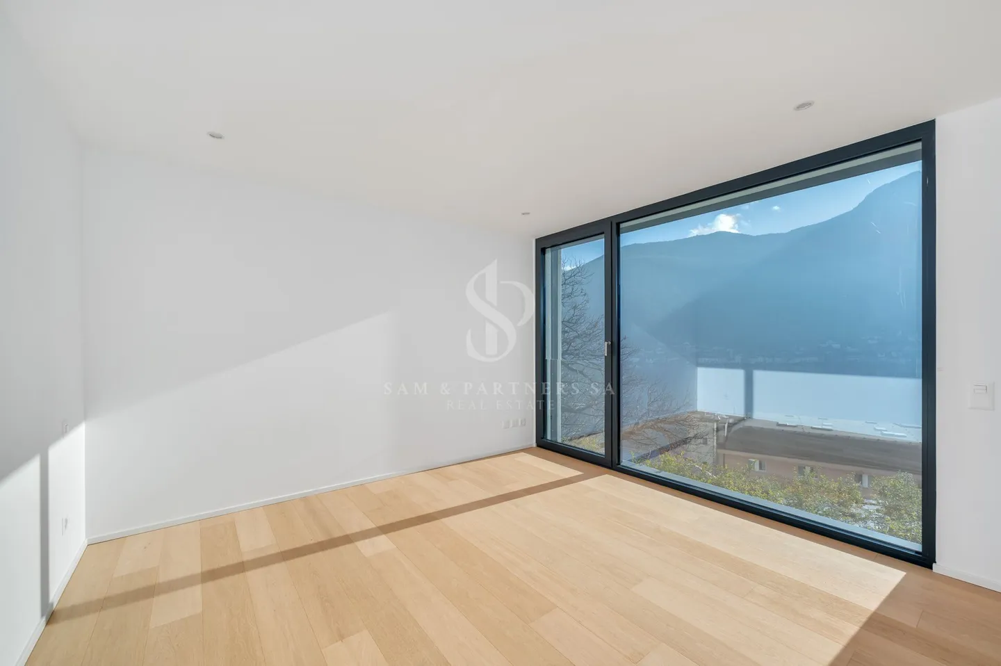 Villa moderna con vista lago - Foto 13 di 19