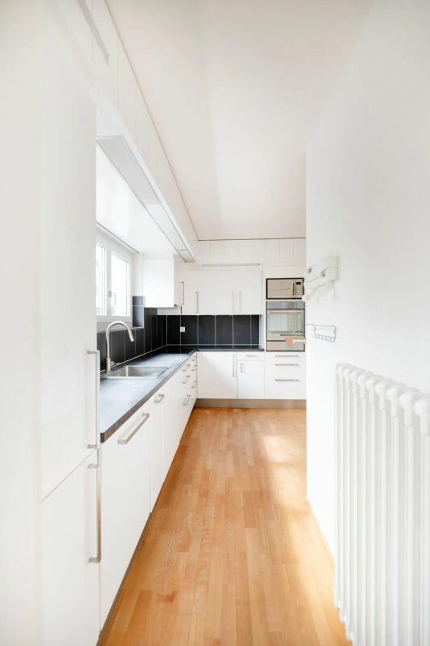 Casa 5.5 stanze in una posizione tranquilla e centrale con giardino, camino e molto spazio di stoccaggio - Foto 2 di 9