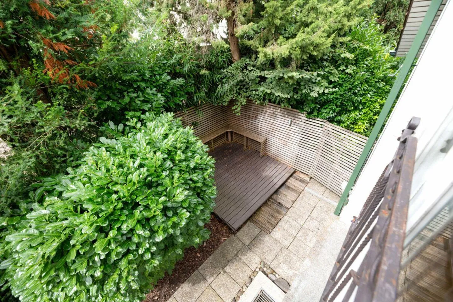 Casa 5.5 stanze in una posizione tranquilla e centrale con giardino, camino e molto spazio di stoccaggio - Foto 8 di 9