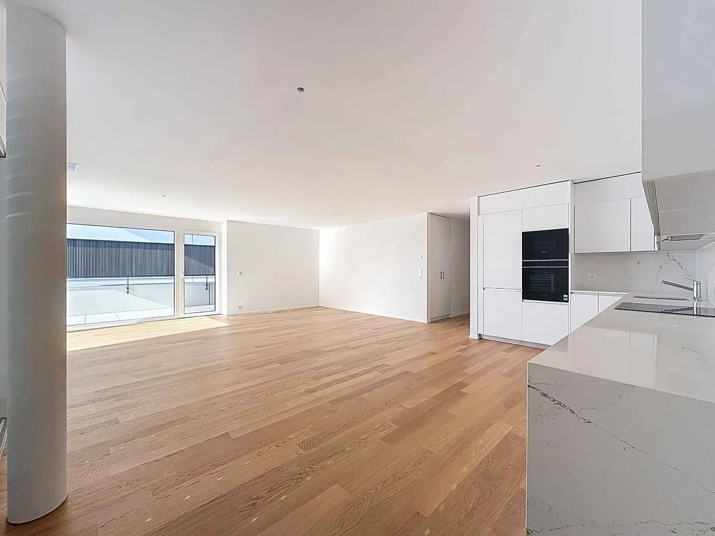 Luxury Apartment by Lake - Photo 3 of 13