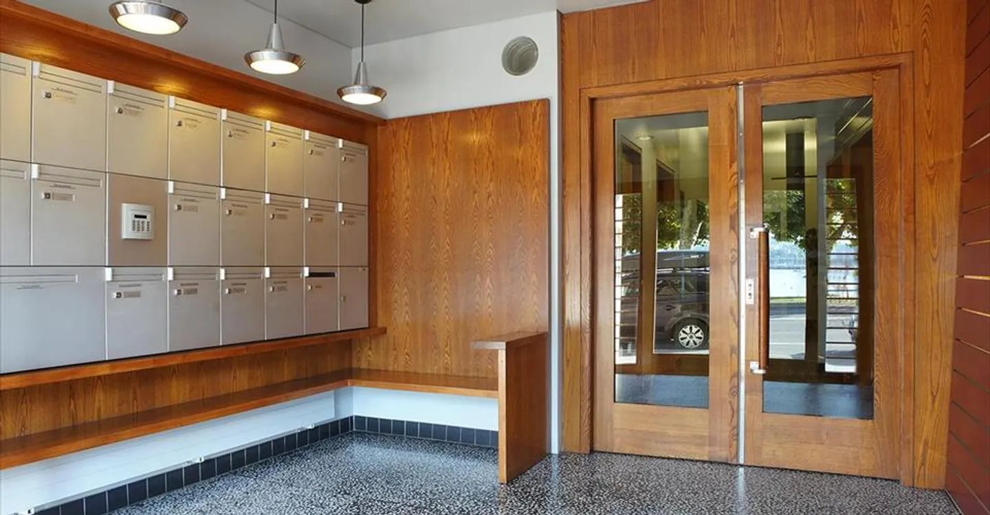 Office space for rent - Photo 4 of 12