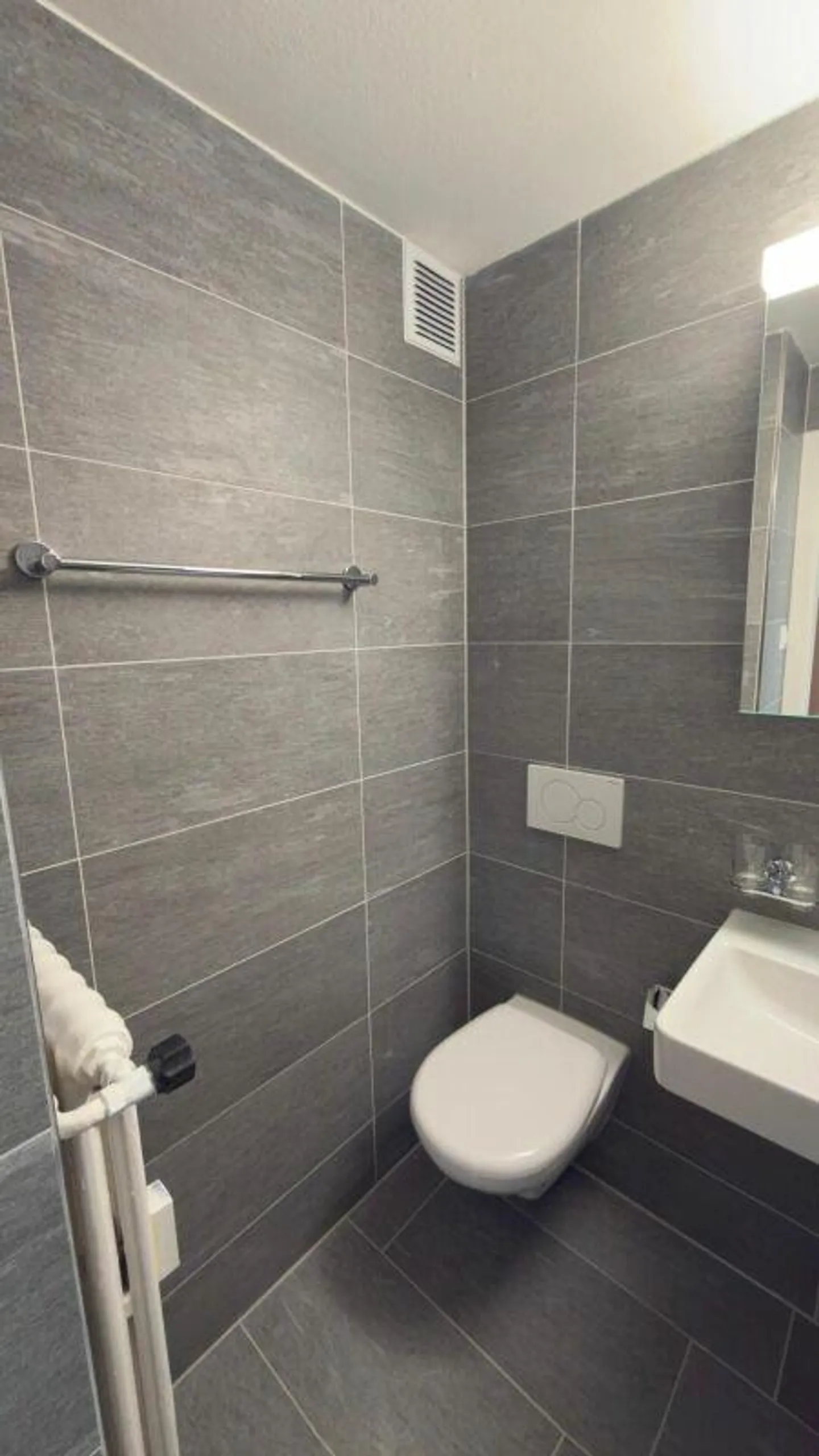 4.5 ZWG entièrement rénové - Photo 8 sur 8