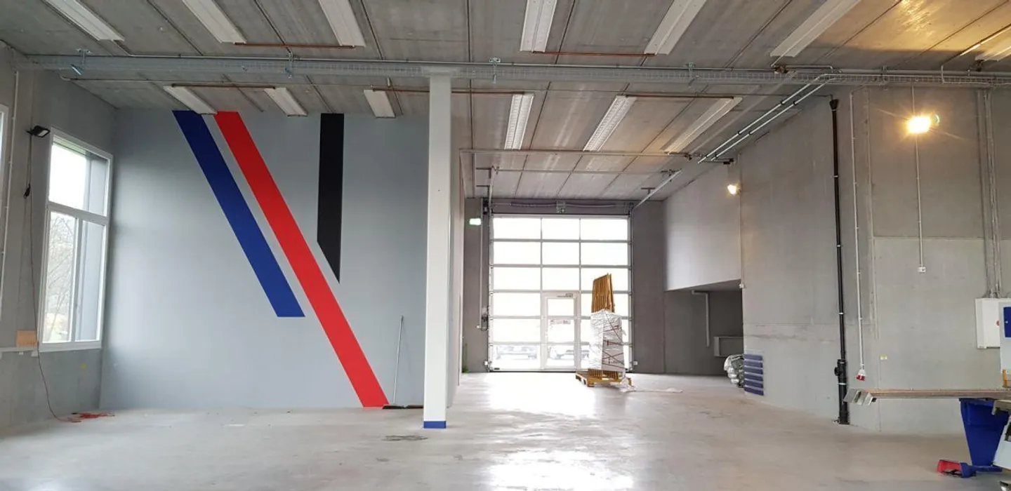 Espace commercial lumineux et spacieux incluant un bureau ! - Photo 2 sur 4