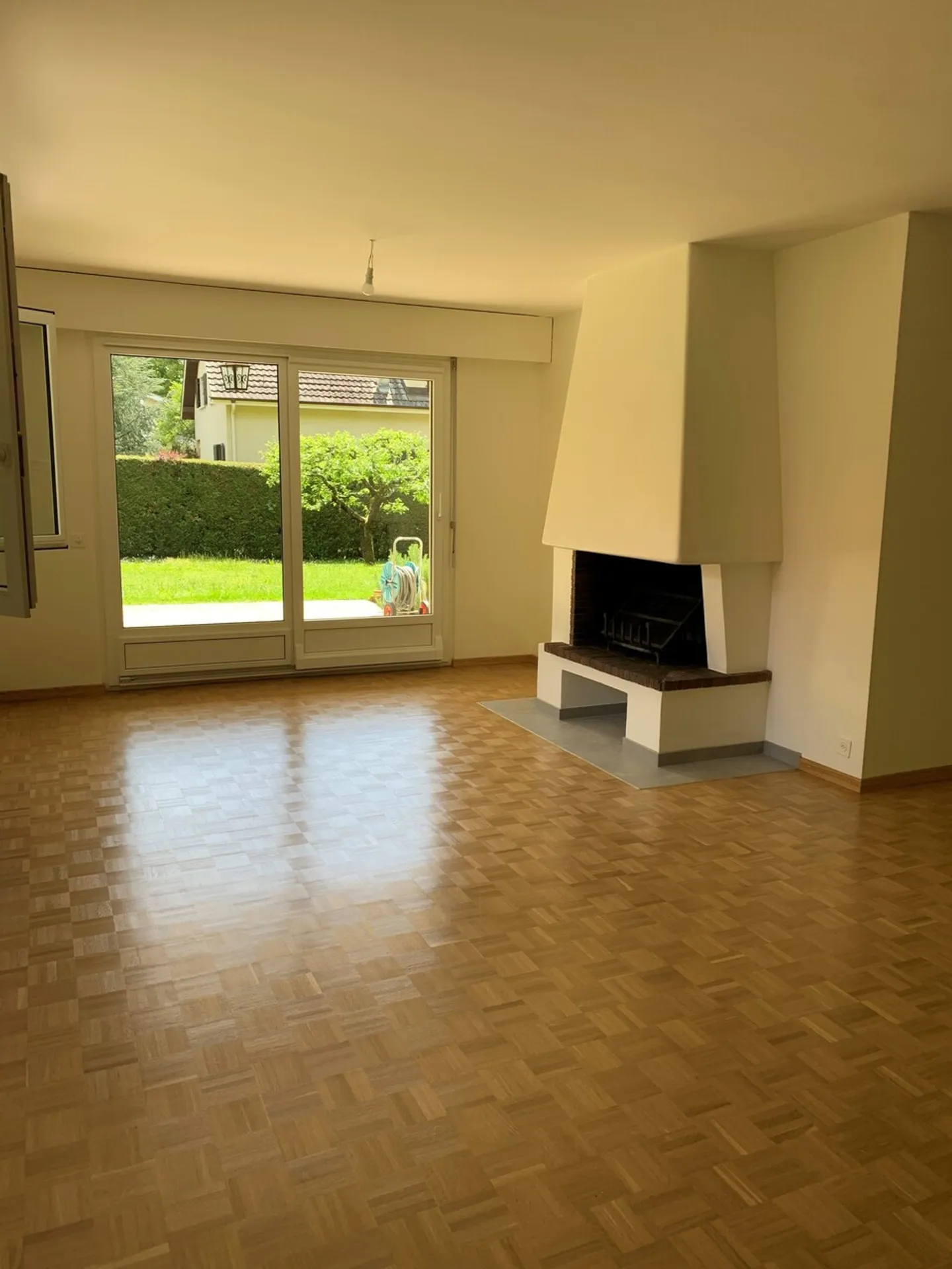 Charmante Villa mit Garten - Foto 4 von 11