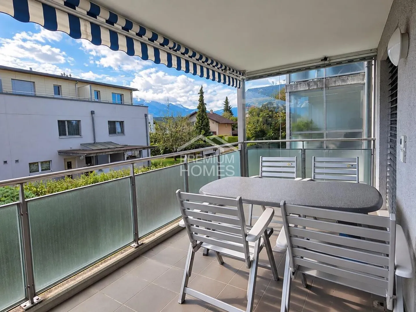 Helles Apartment mit Balkon - Foto 10 von 12